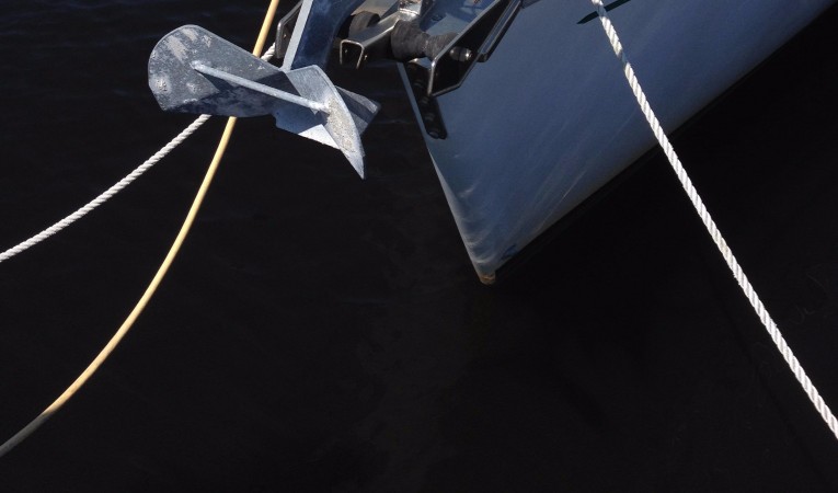 43 Beneteau Windlass and bow pulpit