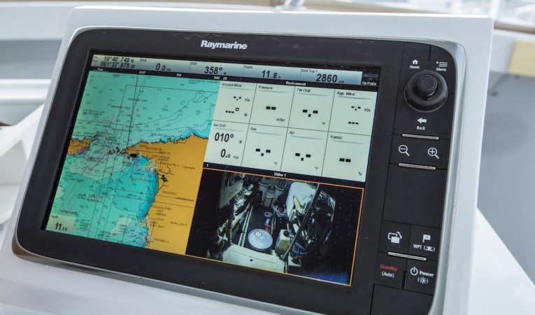 46 Bertram Raymarine GPS Chartplotter