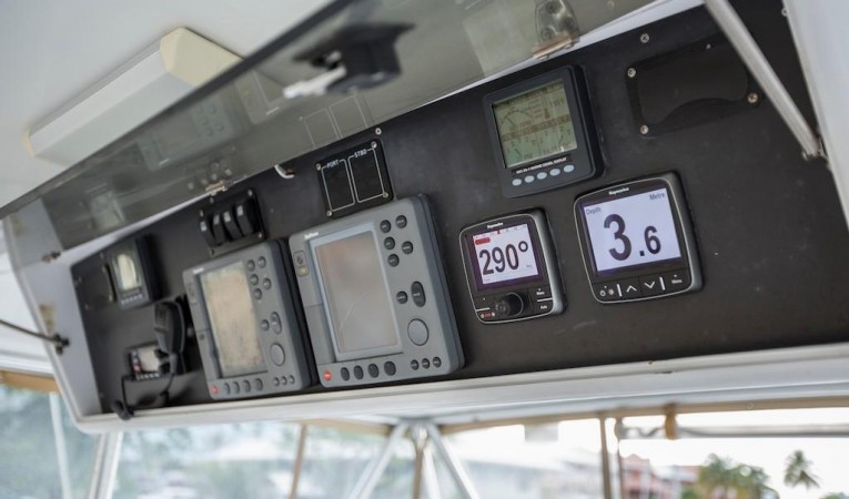 46 Bertram Flybridge Electronics