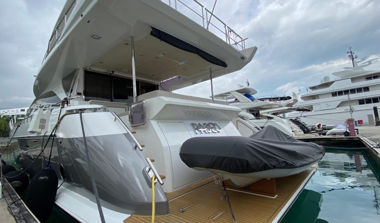72 Azimut 