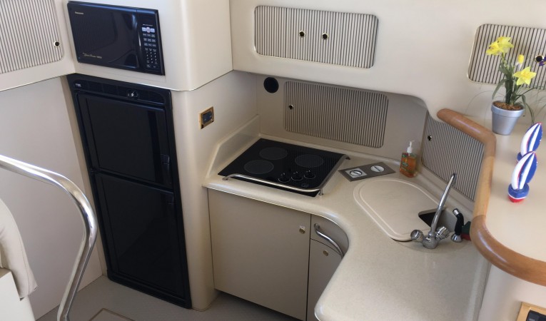 40 Sea Ray Galley