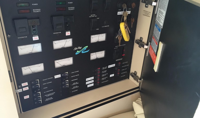 40 Sea Ray Electrical Panel