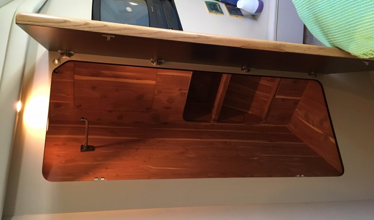 40 Sea Ray Master Hanging Locker 2