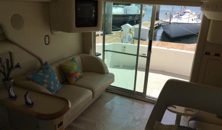 40 Sea Ray Salon Looking Aft