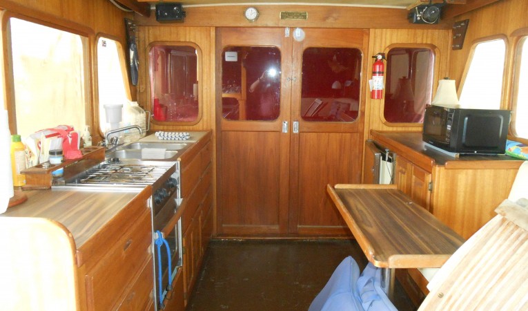 34 Californian Salon aft