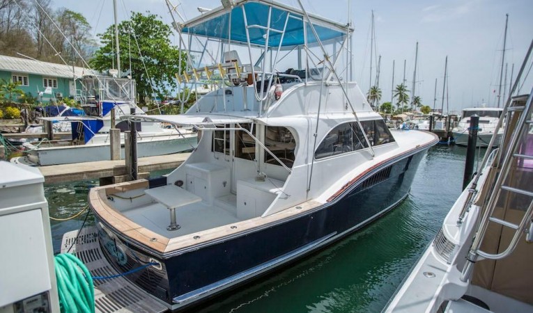 45 Hatteras Starboard Stern Profile