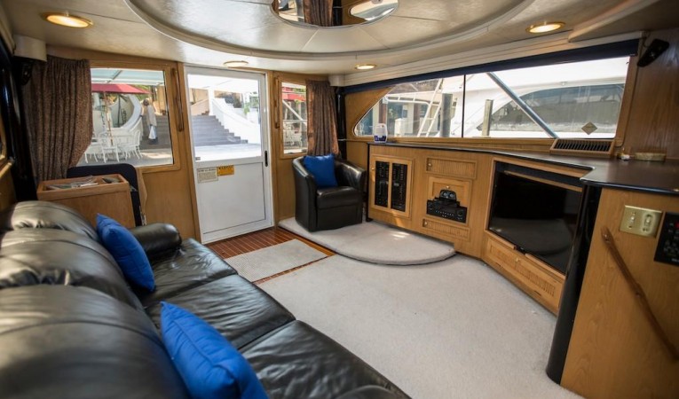 45 Hatteras Main Salon Aft