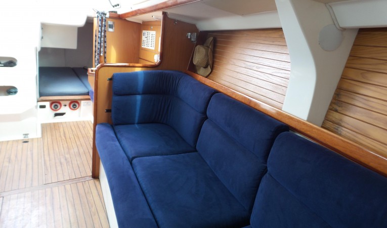 39 Farr Port Settee