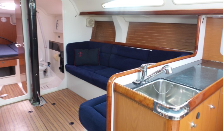 39 Farr Starboard Settee