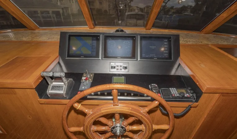 82 Broward Helm