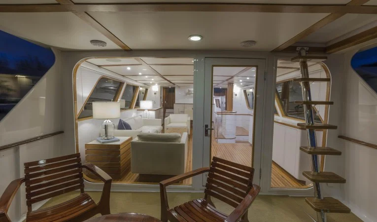 82 Broward Aft deck