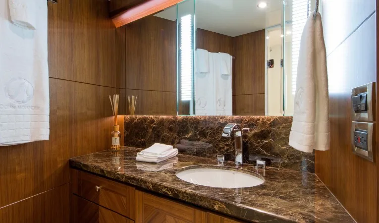 100 Ocean Alexander VIP Bath