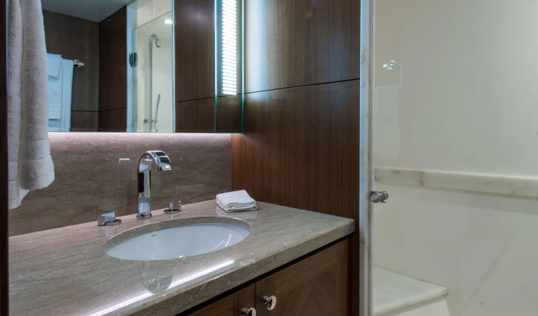 100 Ocean Alexander Port Guest Bath