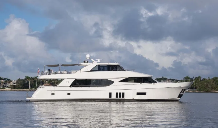 100 Ocean Alexander Starboard Profile