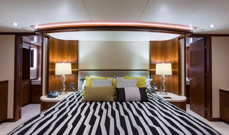 100 Ocean Alexander Master Stateroom