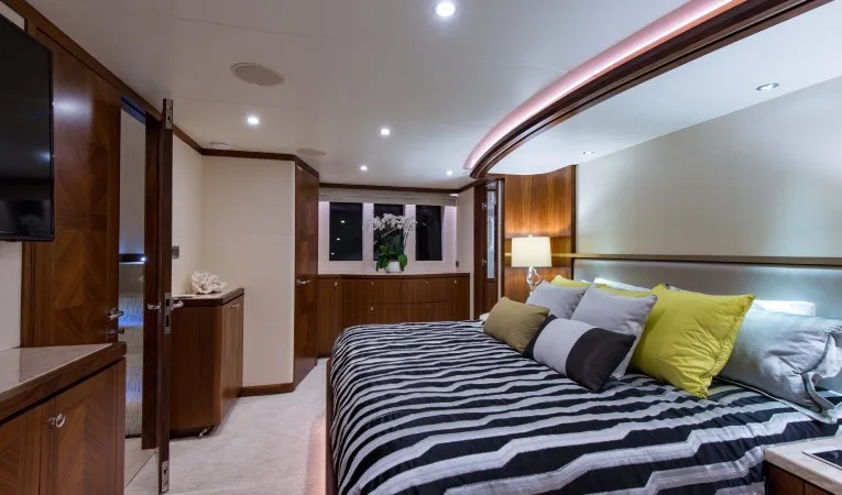 100 Ocean Alexander Master Stateroom