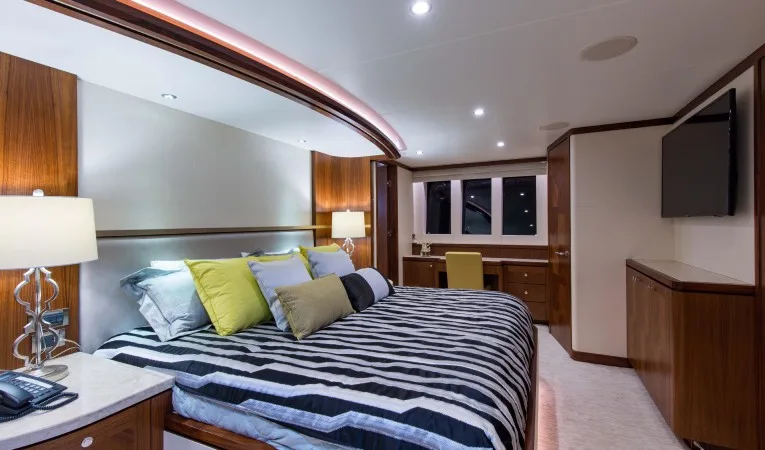 100 Ocean Alexander Master Stateroom