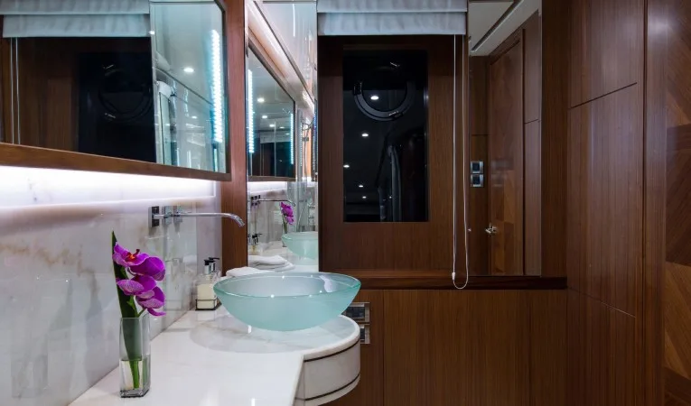 100 Ocean Alexander Master Bath