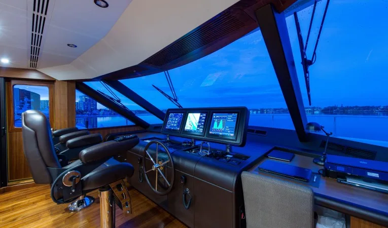 100 Ocean Alexander Helm