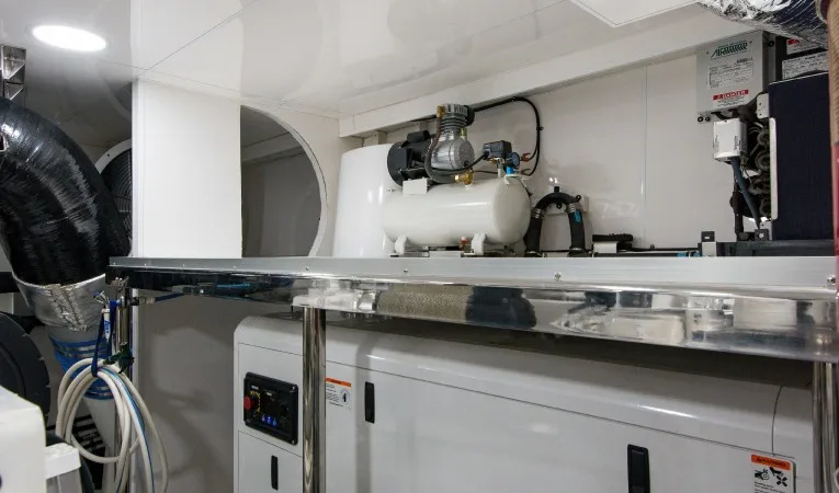 100 Ocean Alexander Engine Room
