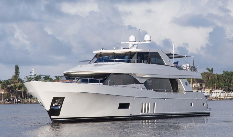 100 Ocean Alexander Bow Profile
