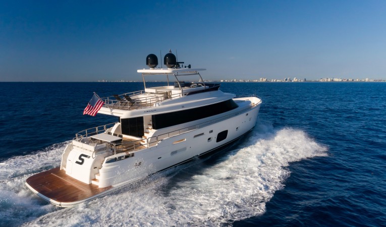 76 Azimut 