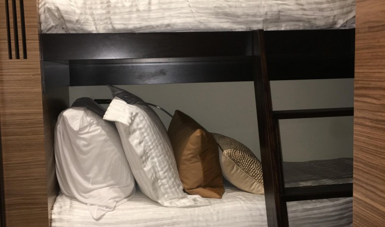 76 Azimut Guest Cabin with bunk beds