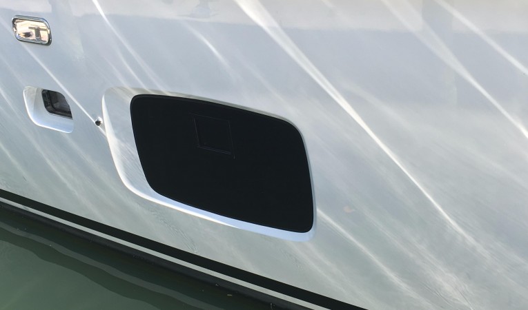 76 Azimut Master Cabin window