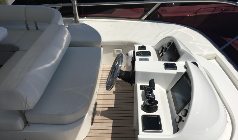 76 Azimut 
