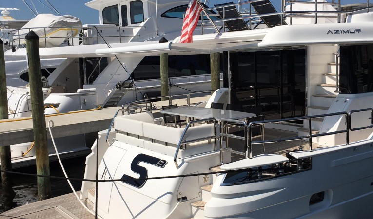 76 Azimut Aft deck sun shade extended