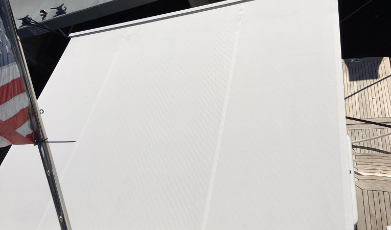 76 Azimut Aft deck sun shade extended