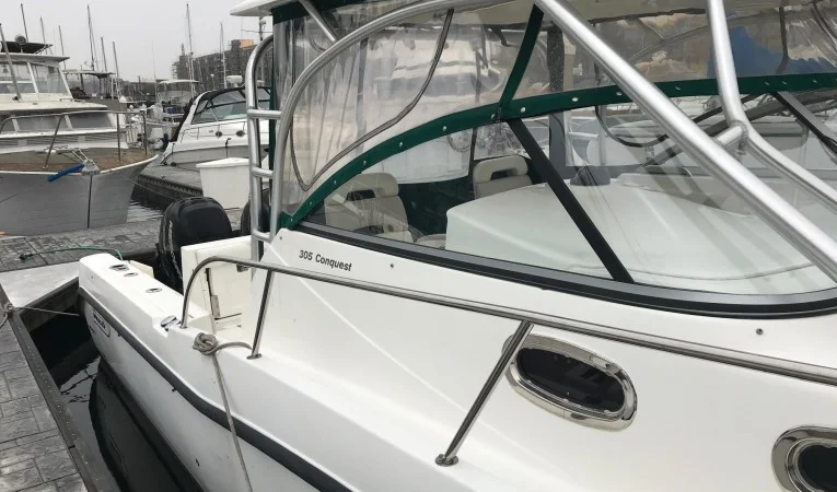 30 Boston Whaler 