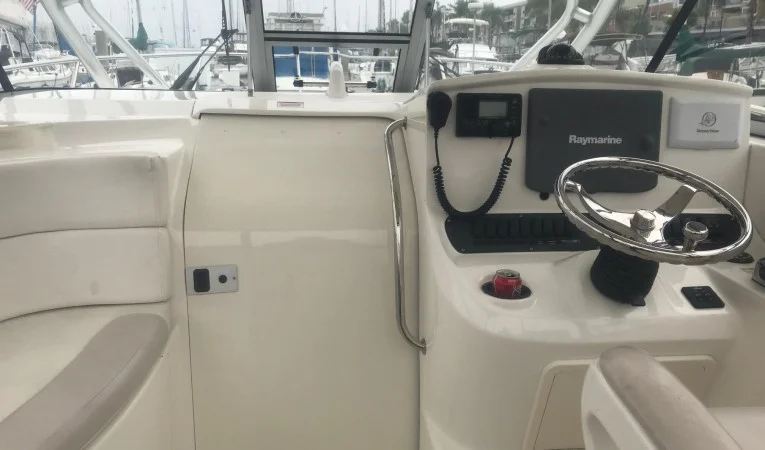 30 Boston Whaler 