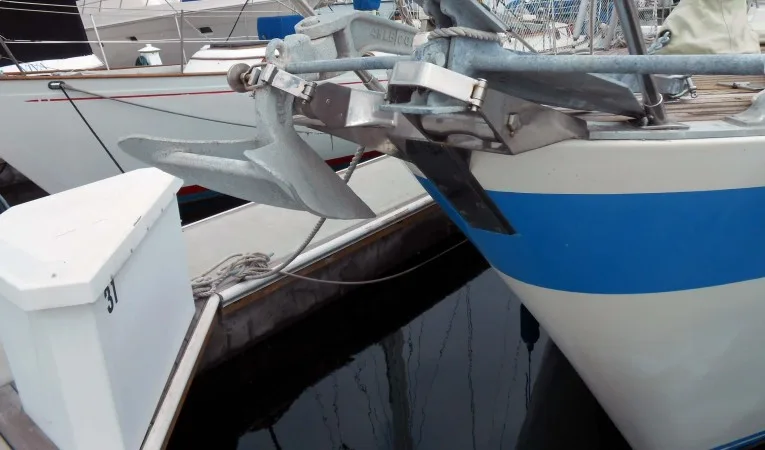 43 Nautor Swan Double bow rollers