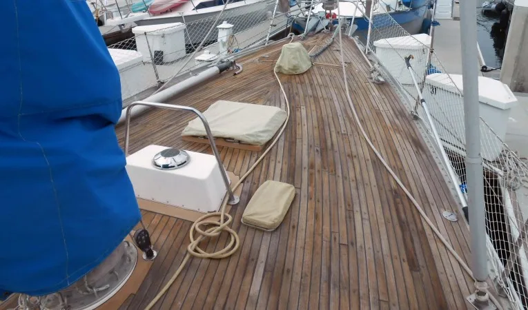 43 Nautor Swan Foredeck