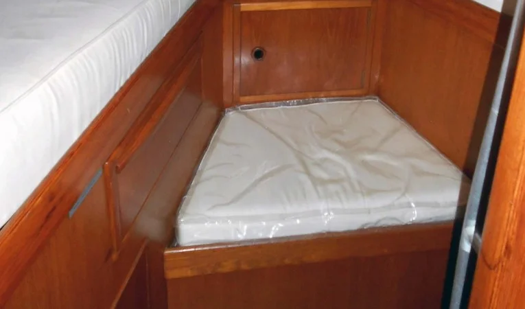 43 Nautor Swan V-berth