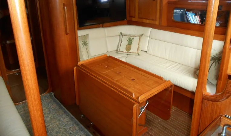 43 Nautor Swan Starboard settee/dinette
