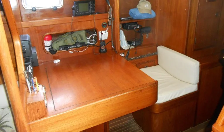 43 Nautor Swan Chart table