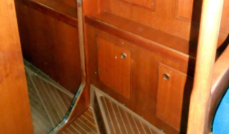 43 Nautor Swan Aft stateroom storage