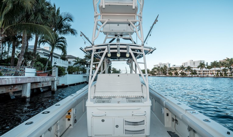 34 Hydra-Sports Cockpit Forward