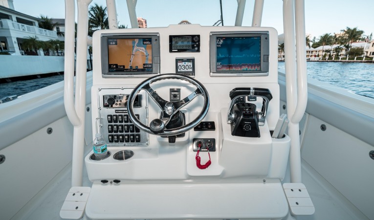 34 Hydra-Sports Helm