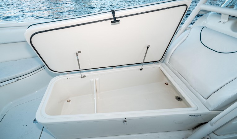 34 Hydra-Sports Coffin Box