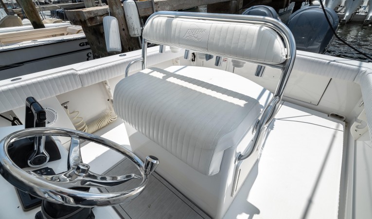 29 Jupiter Helm Seat