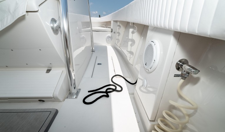 29 Jupiter Stbd Gunwhale