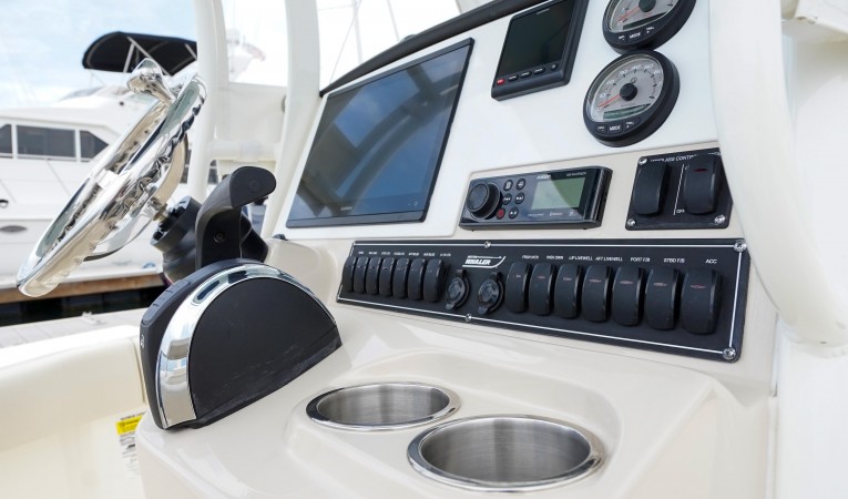 23 Boston Whaler 