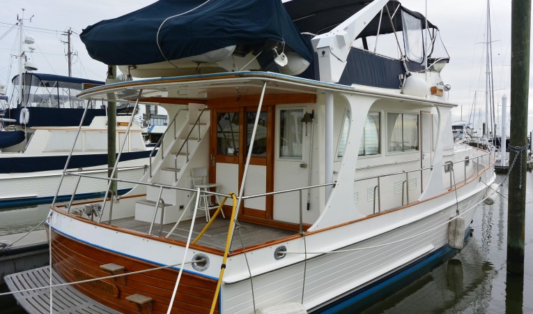 46 Grand Banks Side view - aft deck