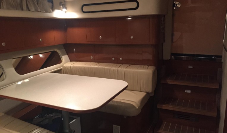 34 Sea Ray Dinette 2