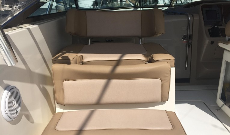 34 Sea Ray Custom Fiberglass Aft Facing Frigid Rigid Cooler/Seat