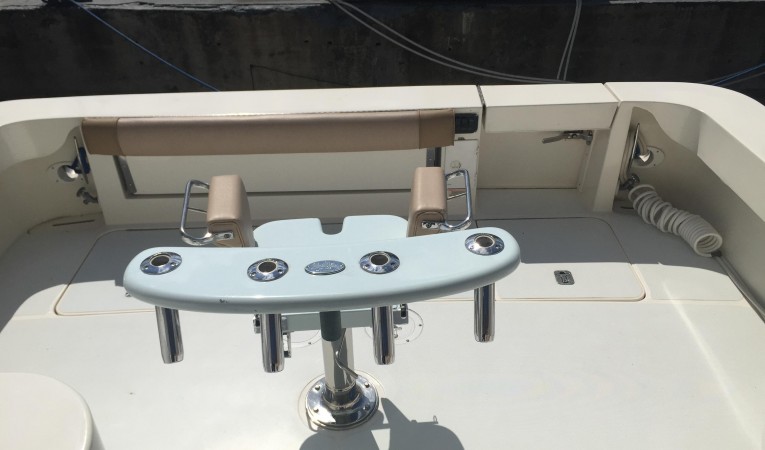 34 Sea Ray Blue Water Fighting Chair w/Rocket Launchers and 4" Pedestal.