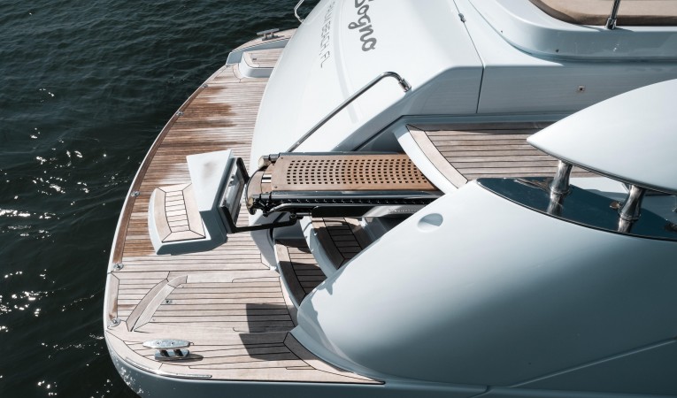 88 Riva Hydraulic Passerelle